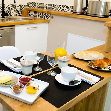 לינה וארוחת בוקר La Cazette 4*