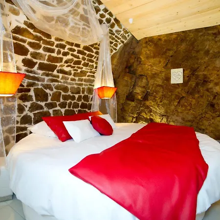 לינה וארוחת בוקר La Cazette 4*