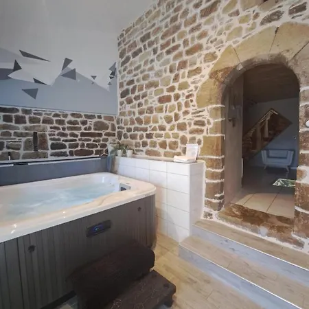 La Cazette לינה וארוחת בוקר 4*