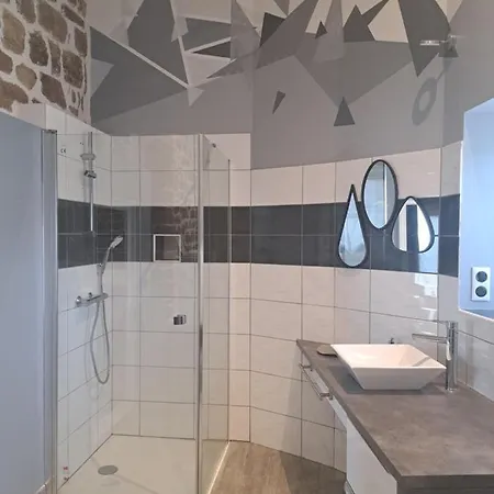 לינה וארוחת בוקר La Cazette 4*